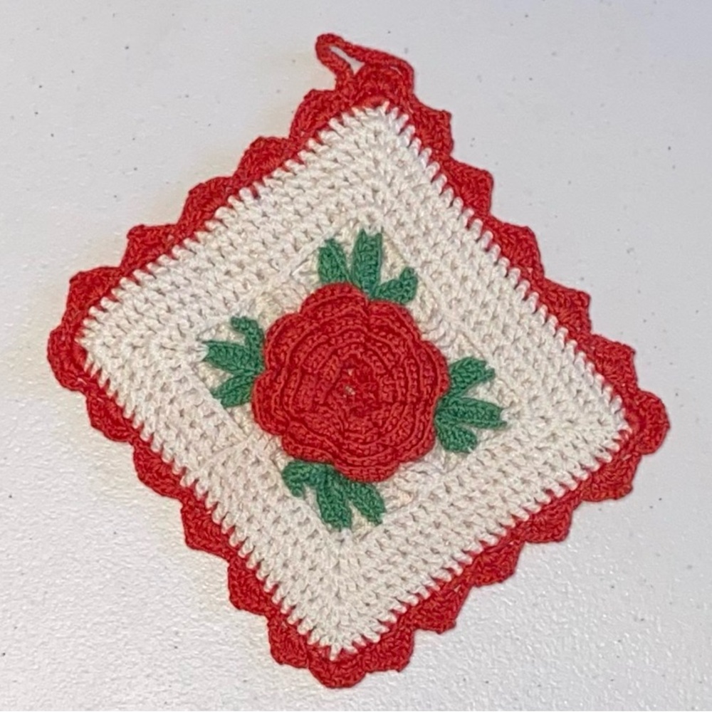 Vintage 1950s Crochet 4-Piece Doily Set in Red and White - Picture 5 of 16